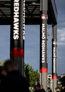 Malmö Redhawks branding utanför arenan