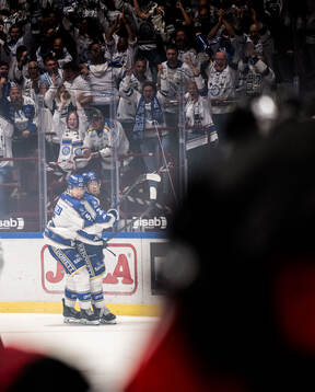 Leksands Andro Kaderli och Arvid Eljas jublar