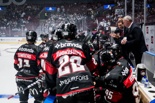 Malmö Redhawks tränare Tomas Kollar har timeout