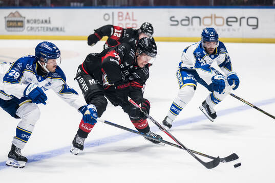 Leksands Michael Lindqvist och Malmö Redhawks Robin Salo