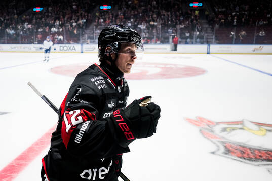 Malmö Redhawks Linus Öberg jublar