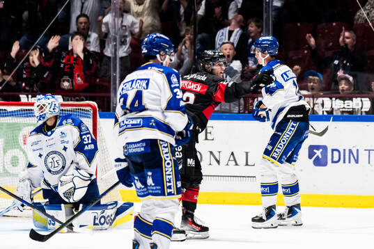 Malmö Redhawks Janne Kuokkanen jublar