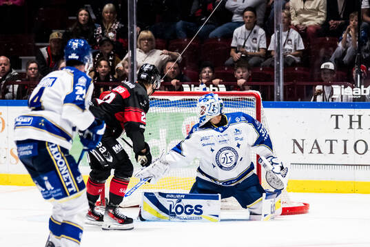 Malmö Redhawks Janne Kuokkanen gör mål på Leksands