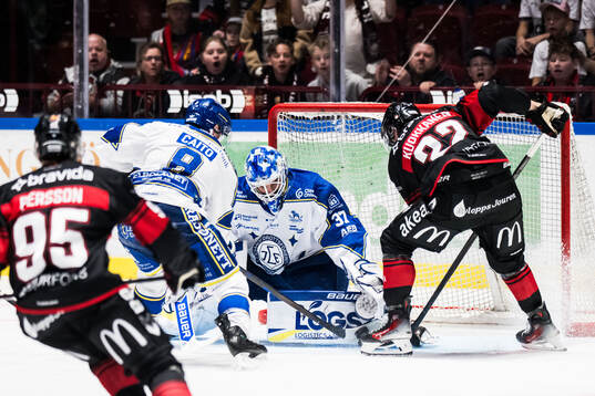 Leksands målvakt Jakob Hellsten och Malmö Redhawks Janne