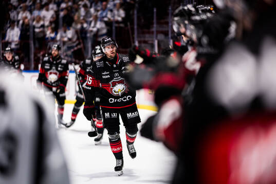 Malmö Redhawks Carl Persson jublar