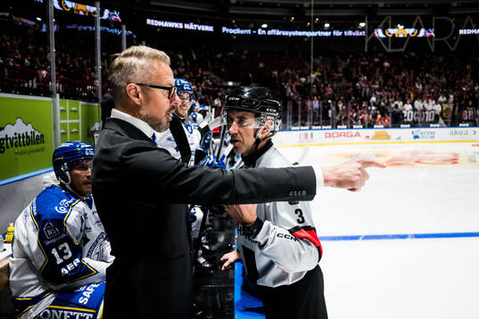 Leksands tränare Johan Hedberg och Domare Linus Öhlund