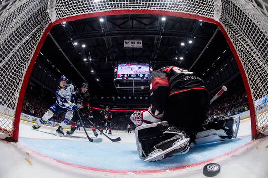 Leksands Andro Kaderli ser 3-4 målet gå i mål bakom