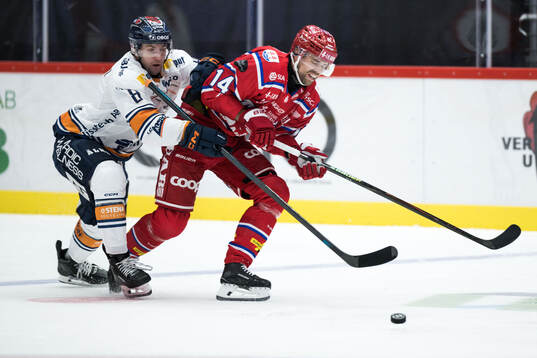 Växjös Zachary Giuttari och Timrås Emil Pettersson