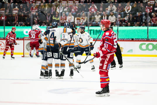 Växjös Brogan Rafferty jublar
