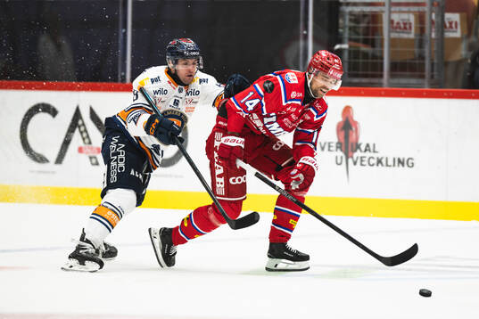 Växjös Zachary Giuttari och Timrås Emil Pettersson
