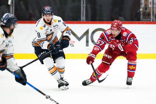 Växjös Zachary Giuttari och Timrås Anton Wedin