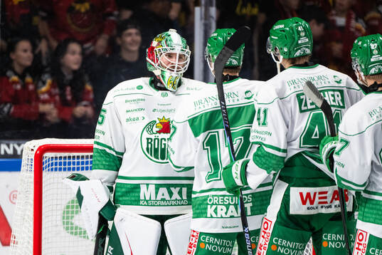 Rögles målvakt Christoffer Rifalk jublar