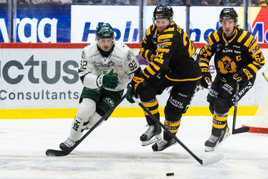 Färjestads Lucas Forsell mot Skellefteås Oscar Lindberg