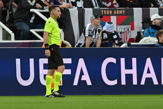 Assistant referee Andreas Söderkvist