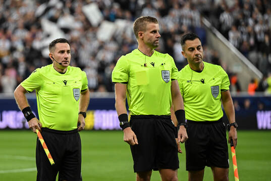 Assistant referee Andreas Söderkvist, referee Glenn Nyberg