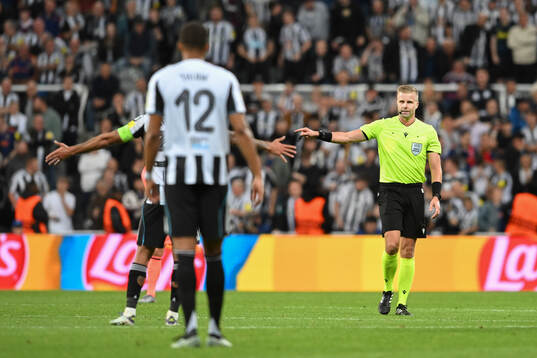 Referee Glenn Nyberg
