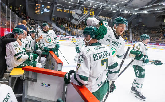 Färjestads Axel Bergkvist jublar