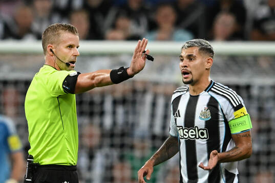 Referee Glenn Nyberg and Bruno Guimarães of Newcastle