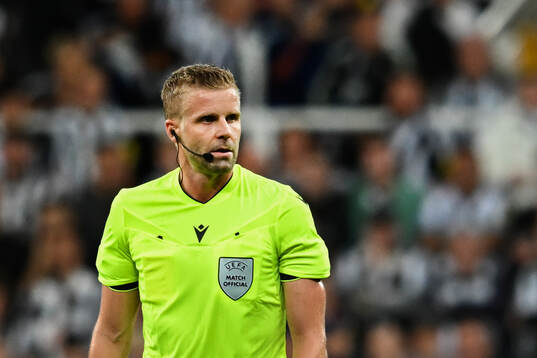 Referee Glenn Nyberg