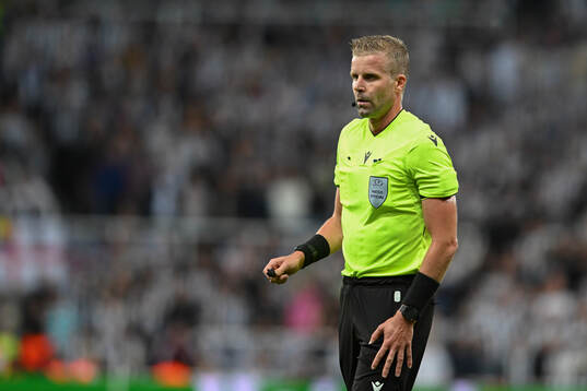 Referee Glenn Nyberg