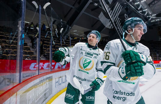 Färjestads Emil Alba och Wille Johansson jublar