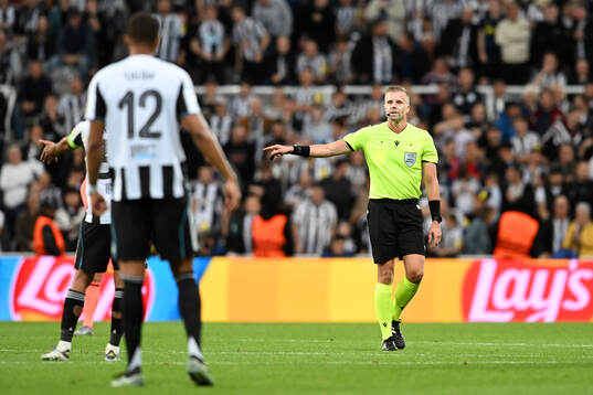 Referee Glenn Nyberg