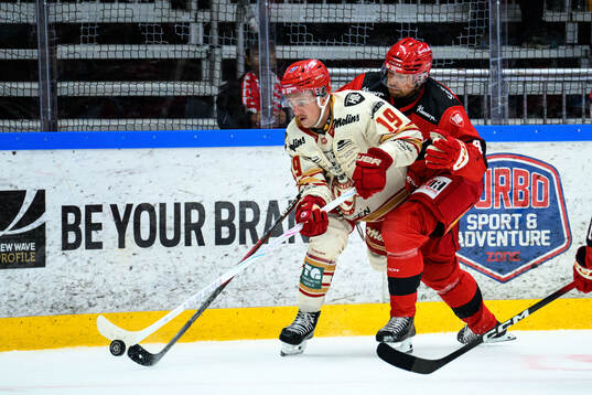 Kalmars Andrew Vanderbeck och Almtunas Victor Aronsson