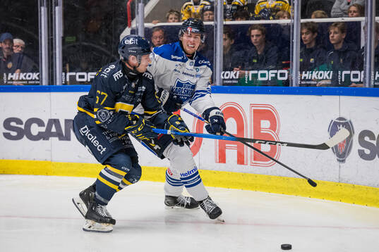 Södertäljes Mitch Lewandowski och Karlskogas Jonatan