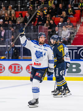 Karlskogas Henrik Björklund jublar