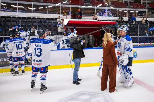 Karlskogas Hampus Plato och målvakt Lars Volden