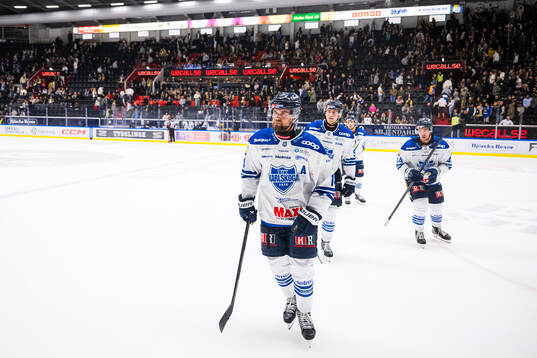 Karlskogas Henrik Björklund jublar