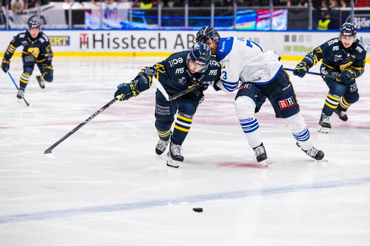 Södertäljes Cole Fonstad och Karlskogas Oliver Eklind