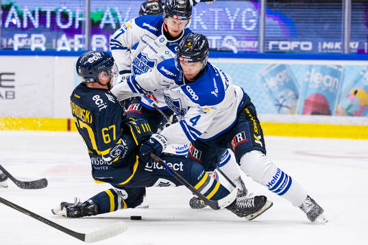 Södertäljes Mitch Lewandowski och Karlskogas Alexander