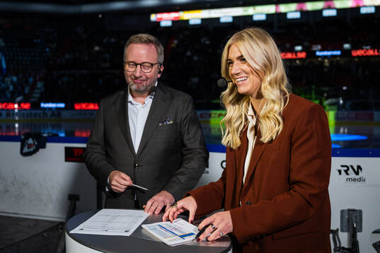 TV4s kommentatorer Fredrik Söderström och Kajsa Kalméus