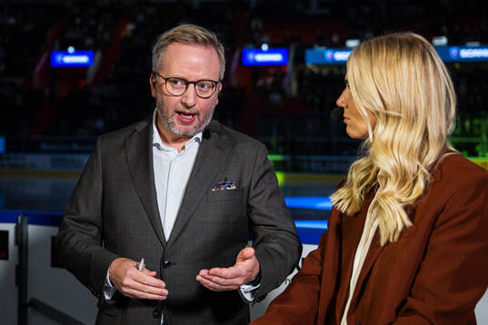 TV4s kommentatorer Fredrik Söderström och Kajsa Kalméus