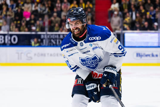 Karlskogas Rikard Olsén har ont