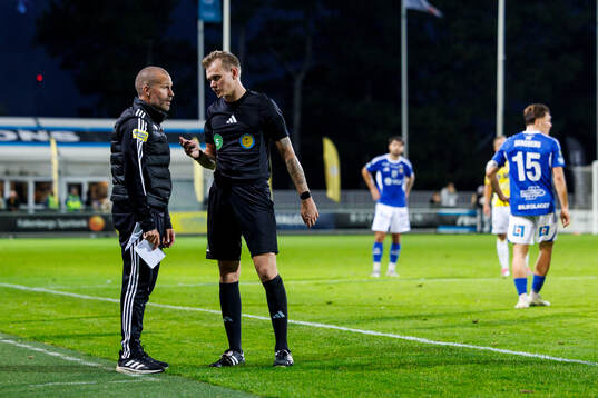 Falkenbergs tränare Christoffer Andersson och Domare