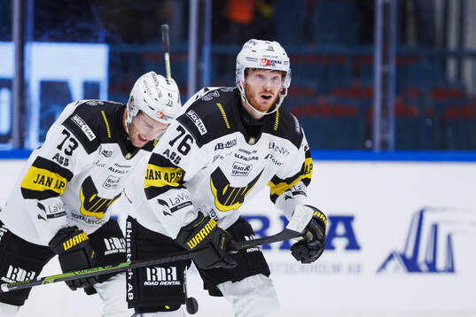 Västerås Oskar Kvist jublar
