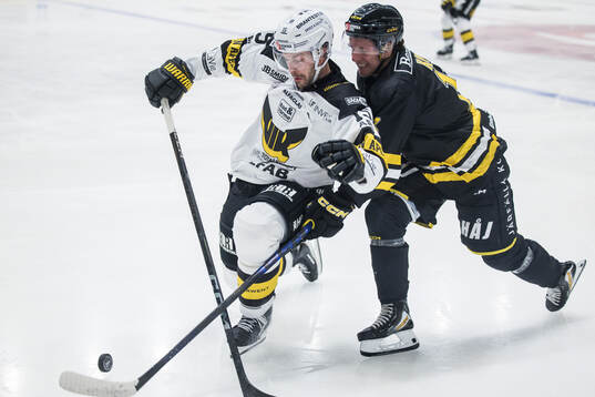 Västerås Tim Friberg  och AIKs Borna Kopac