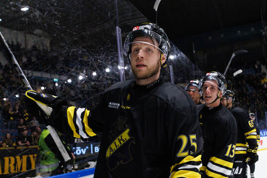 AIKs Christopher Bengtsson jublar