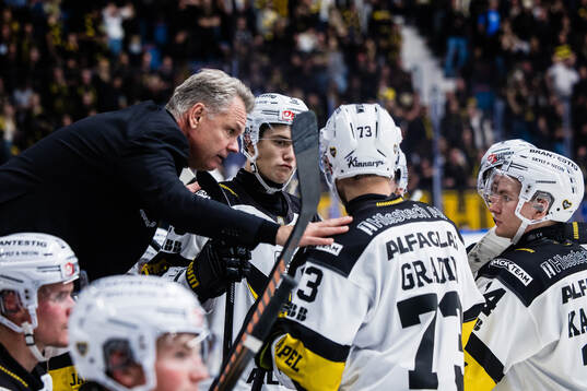 Västerås assisterande tränare Lars Ivarsson med spelare