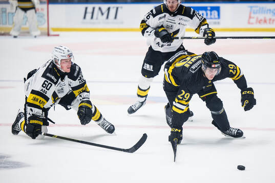 Västerås Niclas Lundgren och AIKs Daniel Ljungman