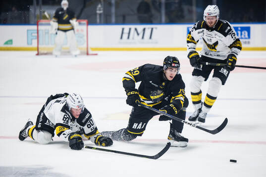 Västerås Niclas Lundgren och AIKs Daniel Ljungman