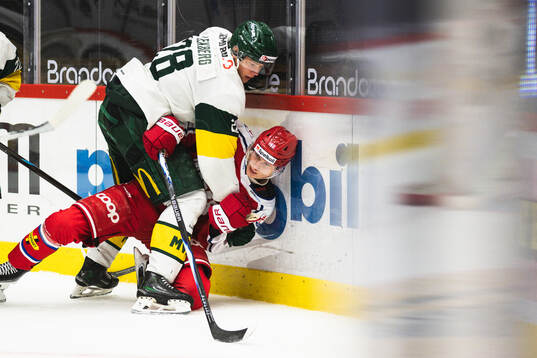 Björklövens Gabriel Lekberg-Melz och Timrås David Slacik