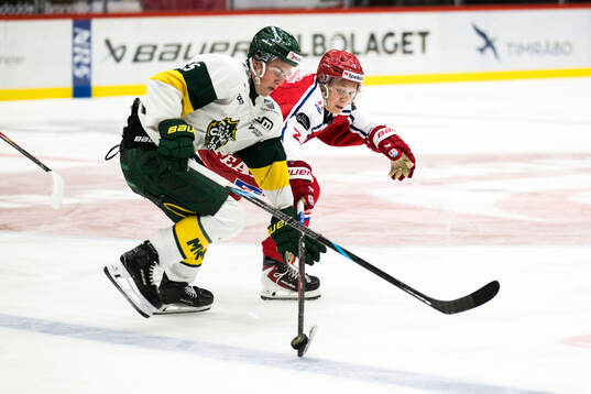 Björklövens Oscar Djurberg och Timrås Ilari Kapanen