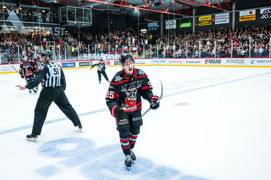 Nybros Gabriel Säll jublar