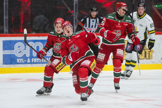 Modos Linus Andersson jublar