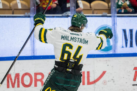 Björklövens Anton Malmström jublar