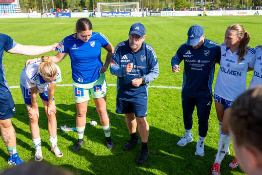 IFK Norrköpings tränare Stellan Carlsson jublar