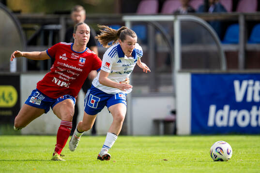 Vittsjös Hanna Ekengren jagar IFK Norrköpings Carrie Jones